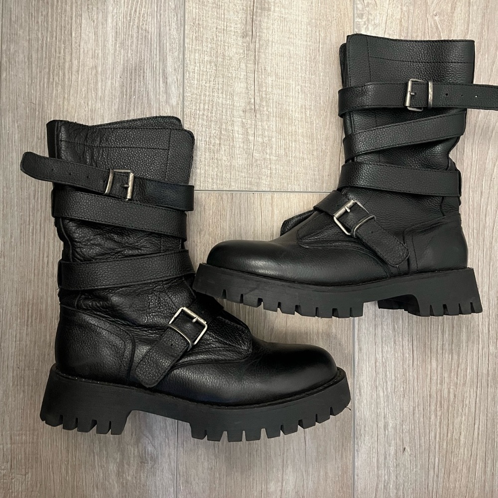 Steve Madden women’s moto boots worn once.